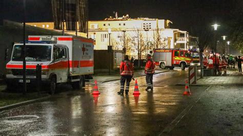 Verletzte und Schäden bei Unwetter Feuerwehren und Polizei im Dauereinsatz