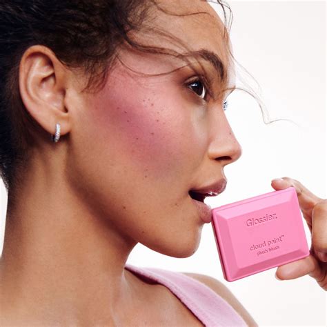 Millie Bobby Browns Blonde Lob Is The It Girl Cut Youll Be Seeing Everywhere This Autumn