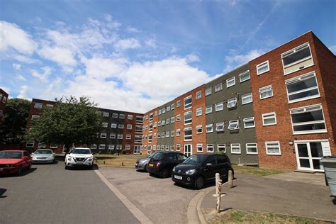 2 bed flat to rent in Memorial Close, Hounslow TW5 - Zoopla