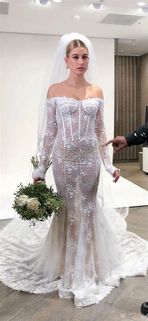Pin von Bihter Talavera auf Hailey Bieber | Hochzeitsfeier kleider
