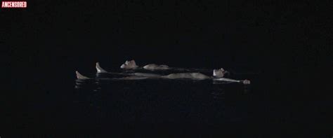 Naked Stéphanie Sokolinski in The Stopover