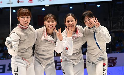 【フェンシング】女子フルーレ団体日本3連覇「世界選手権でもメダルを」上野優佳／アジア選手権 スポーツ写真ニュース 日刊スポーツ