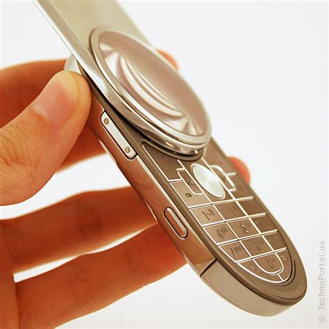 Motorola Aura — эксклюзивный имиджевый телефон с кругл