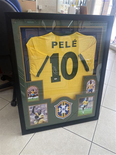 Playera Enmarcada Autografiada Pele Con Certificado Psa Dna Vitrinas