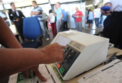 Projeto garante recursos para o TSE comprar urnas eletrônicas para as