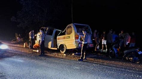 INNALILLAHI Akibat Rem Blong Minibus Angkut 15 Penumpang Nyungsep Di