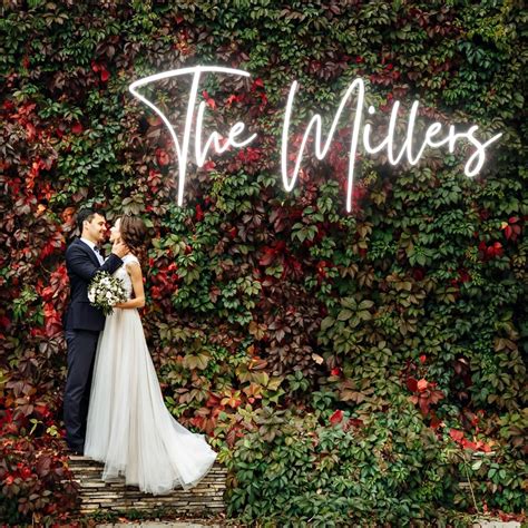 How To Impressively Display Neon Signs At Weddings