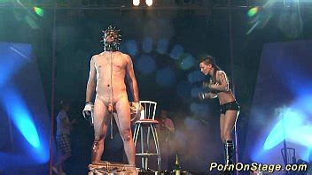 espectáculo de aguja fetiche loco en el escenario XVIDEOS