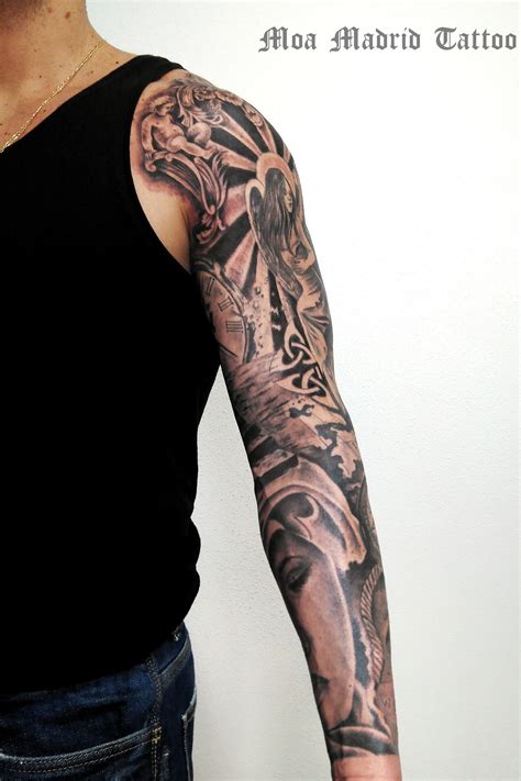 Hombro Y Brazo Entero De Hombre Tatuado Moa Madrid Tattoo Tu Tatuador