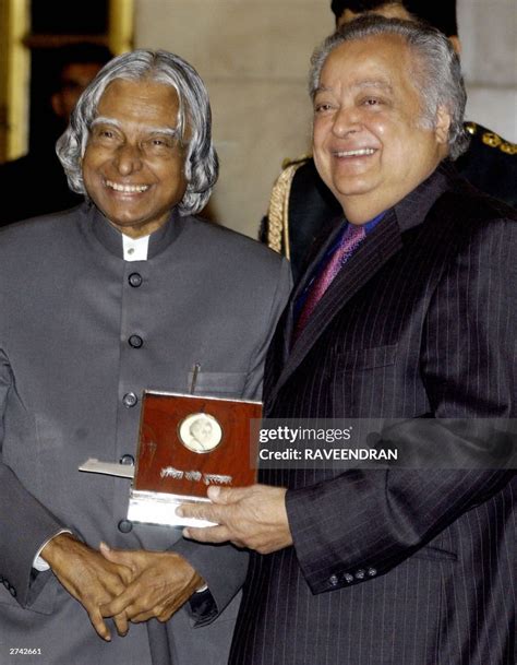 indian president apj abdul kalam presents   india gandhi