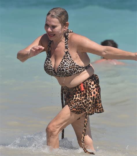 Tina Malone Zeigt Ihren Gewichtsverlust Im Bikini Mit