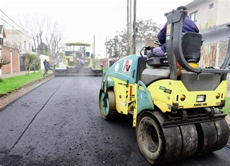 Continúan las obras de pavimentación en Esteban Echeverría