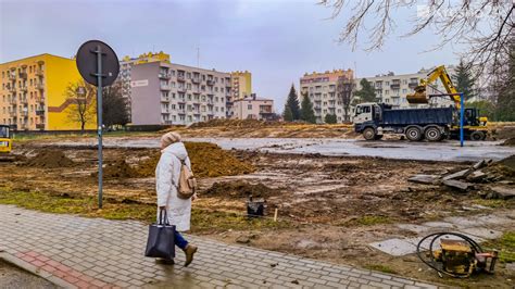 Blok Czy Parking Co Powstaje Przy Basenie