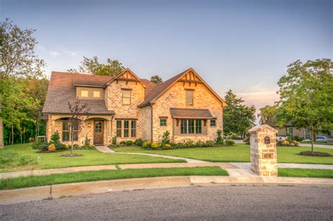 House Lights Turned on · Free Stock Photo