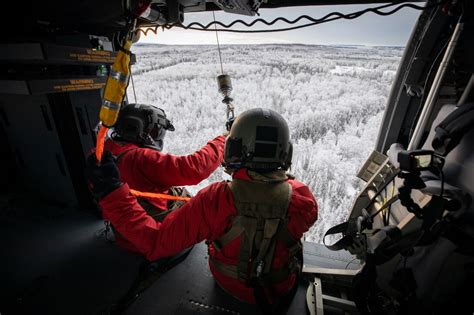 Alaska Army Guard Aviators Train With Special Tactics Airmen