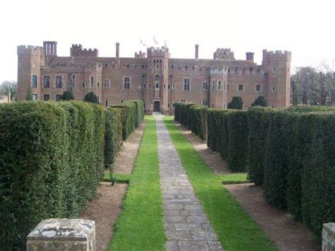 Herstmonceux Castle - Castles Photo (723014) - Fanpop