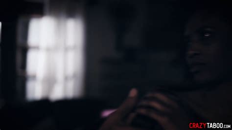 Ebony Model Enjoy Hardcore Fuck With The Photographer