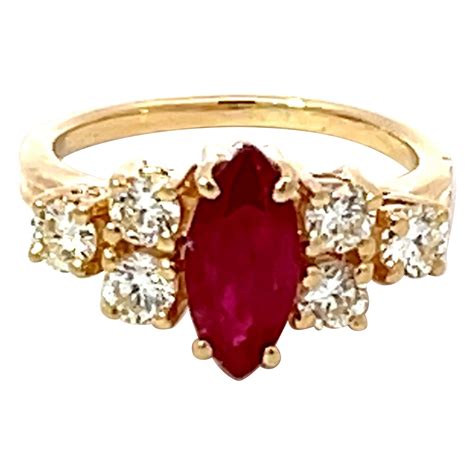 Bague Triple Rang E De Rubis Marqu S Et De Diamants En Or Jaune K En