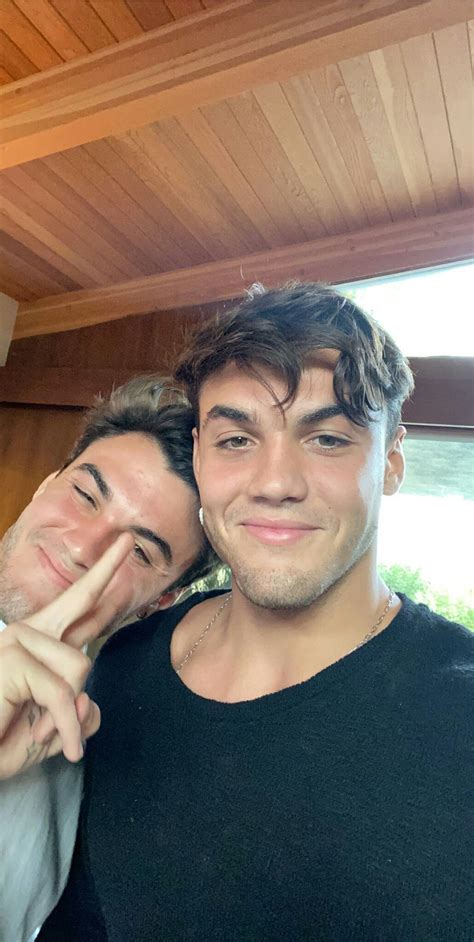 Pin By Labiba Sadat On Dolan Twins Dolan Twins Dollan Twins Twins