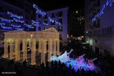 Luci dArtista Salerno tutto ciò che cè da sapere sulle luminarie a