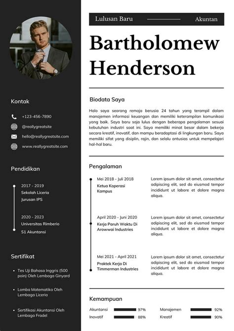 Hitam Putih Minimalis CV Lulusan Baru Akuntansi Resume Templates By