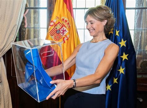 Una Pajarita Azul Visita Los Municipios Excelentes En Reciclaje De Papel