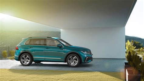 2022 VW Tiguan is a little sleeker, a little techier - CNET