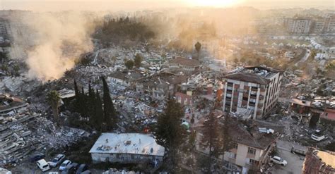 Photo Gallery Rescuers Race Against Time To Find Quake Survivors In