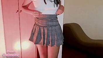 Estudiante Universitaria Le Gusta Mostrar Su Falda Y Termina Siendo Cogida XVIDEOS