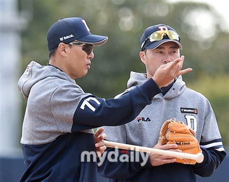 Md포토 이승엽 감독 조성환 코치 두산에서 만났다 네이트 스포츠