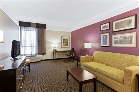 La Quinta Inn & Suites by Wyndham Boston-Andover | Andover, MA Hotels