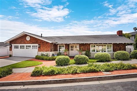 5526 Moonlight Ln, La Jolla, CA 92037 | Zillow
