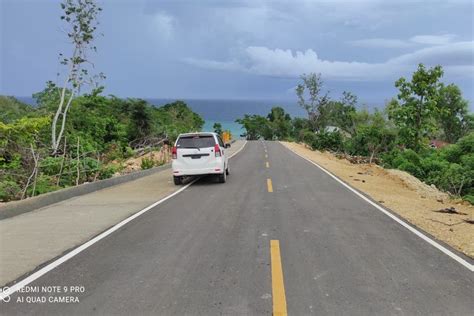 Foto Akhirnya Warga Pulau Semau Bisa Nikmati Jalan Raya Mulus