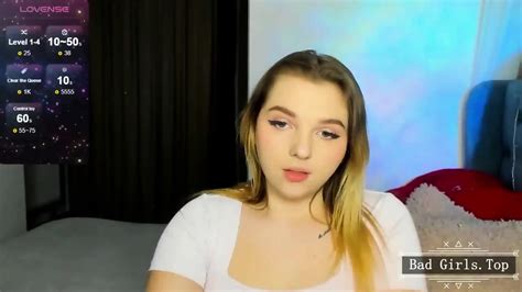 Pretty Chubby Booty And Busty Blonde Teen Show