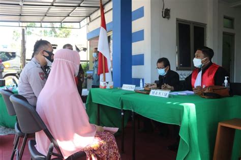 Langgar Prokes PPKM Darurat Tiga Pelaku Usaha Di Majalengka Didenda 1