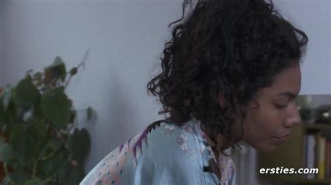 Ersties Amateur Girl Masturbates With A Glass Toy Tnaflix