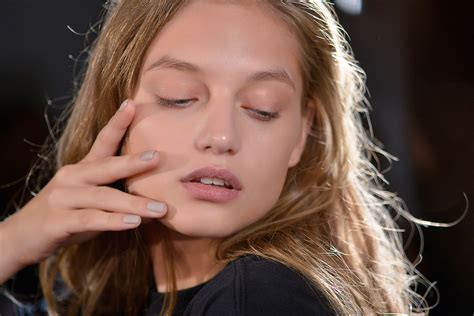 Unghie Nude Smalti In Tonalit Naturali Ed Effetto Fondotinta Per La P E Grazia It