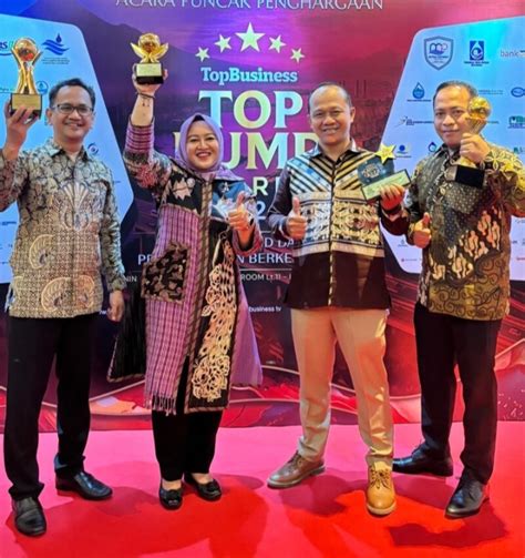 luar biasa  penganugerahan top bumd awards  pt bpr bkk