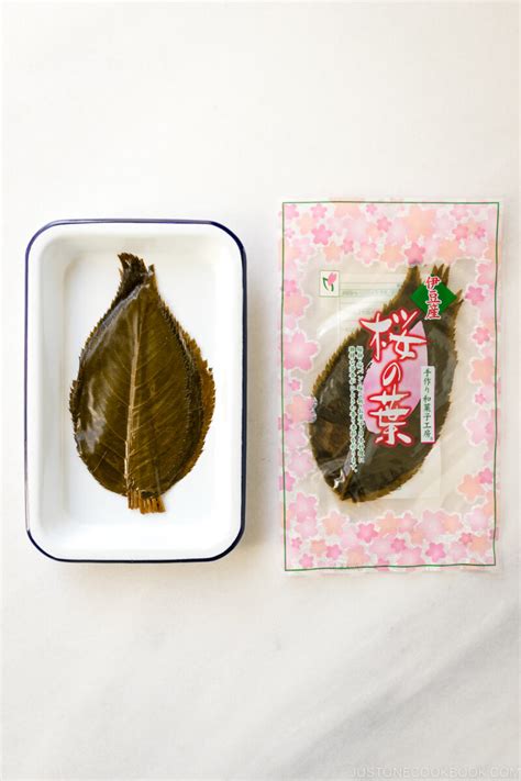 Sakura Mochi 桜餅 • Just One Cookbook