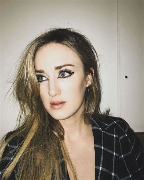 Ashley Johnson Sexy And Hot Bikini Pictures Inbloon