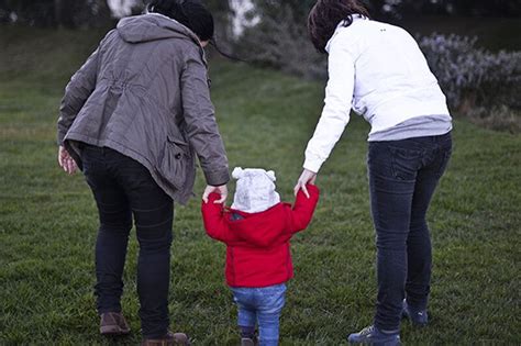 Grecia Nuova Legge Sulle Adozioni Aperte Anche Alle Coppie Gay Gay It