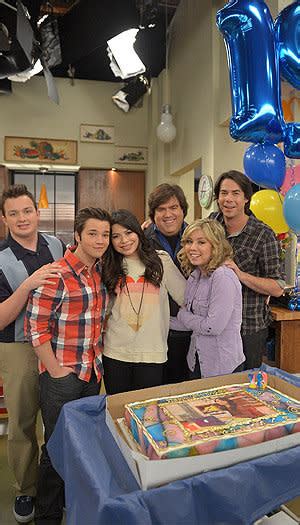 Bikini Miranda Cosgrove Icarly Thebahamasweekly Miranda Cosgrove