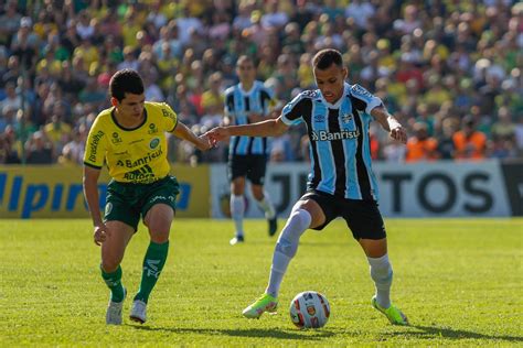 Grêmio Marca De Pênalti No Fim E Vence Ypiranga Pela Ida Da Final Do