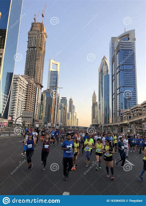 Carrera De Dubái Parte Del Dubai Fitness Challenge En Sheikh Zayed