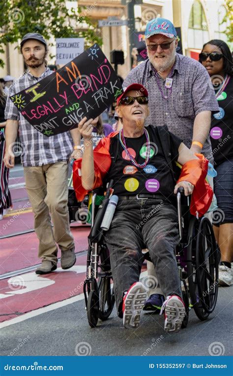 Parada Do Orgulho Gay Em São Francisco Marchas Cegas Em Apoio Fotografia Editorial Imagem de
