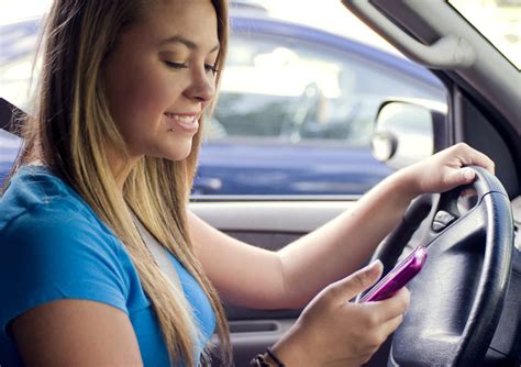 teen-girl-texting-while-driving image - Free stock photo - Public ...