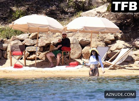 Jessica Biel Sexy Seen Flaunting Her Hot Bikini Body Alongside Justin Timberlake At The Beach In