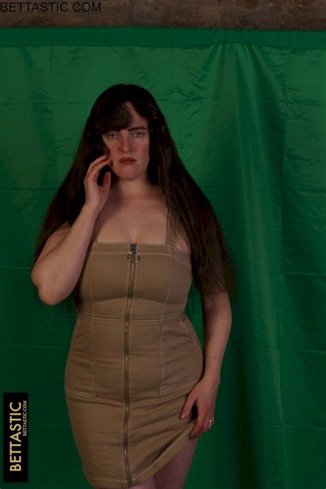 Hot Brunette Babe Showing Her Sexy Curves In A Dress Photos