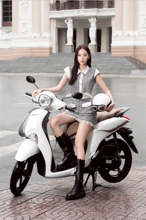 Dàn hot girl GenZ toả sáng bên Yamaha Janus