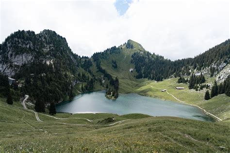 배경 화면 구름 하늘 수자원 Natural Landscape 자연 환 경 고지 물줄기 잔디 은행 지역 목초지 경치 산악 지형 나무